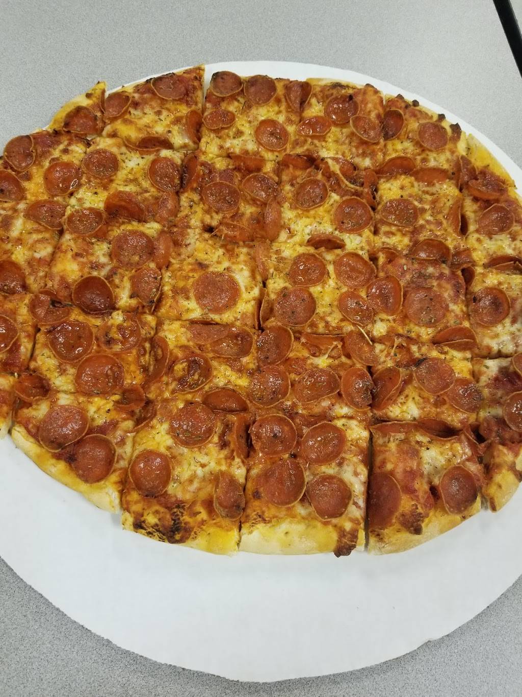 P Js Pizza | restaurant | 3266 S High St, Columbus, OH 43207, USA | 6144972727 OR +1 614-497-2727