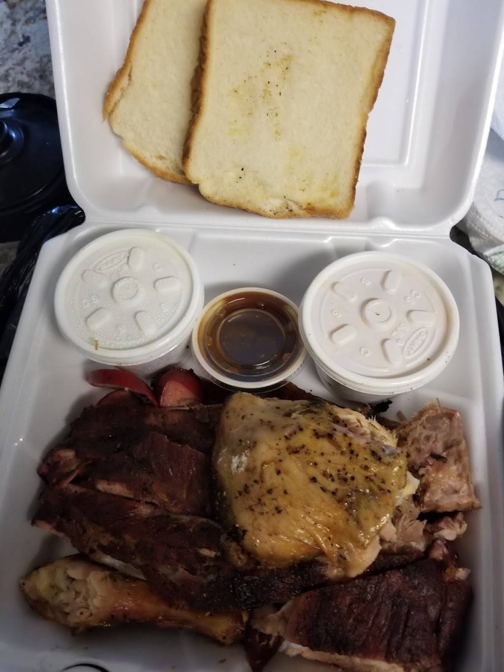 Lakeside Grocery & Barbecue | restaurant | 2101 Laurel St, Shreveport, LA 71103, USA | 3184255241 OR +1 318-425-5241