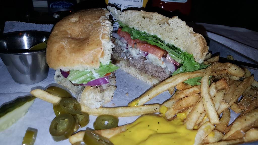 Little Woodrows Stone Oak Bar & Grill | restaurant | 606 W Afton Oaks Blvd, San Antonio, TX 78232, USA | 2104032340 OR +1 210-403-2340