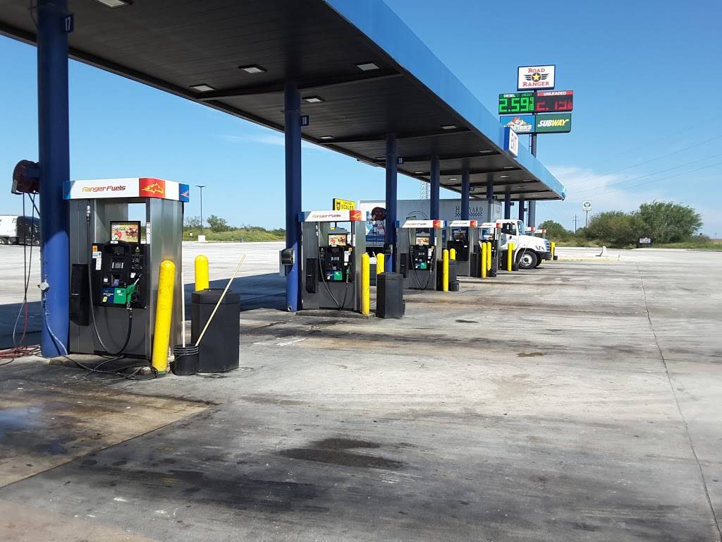 Subway | restaurant | 9977, I-35, Moore, TX 78057, USA | 8306632940 OR +1 830-663-2940