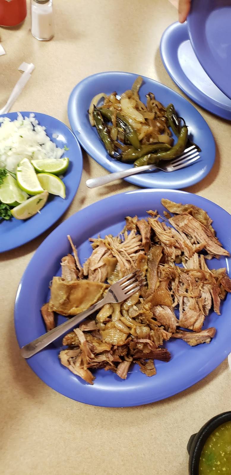 Carnitas Y Tacos Maravatio | restaurant | 4228 W 26th St, Chicago, IL 60623, USA | 7735654365 OR +1 773-565-4365