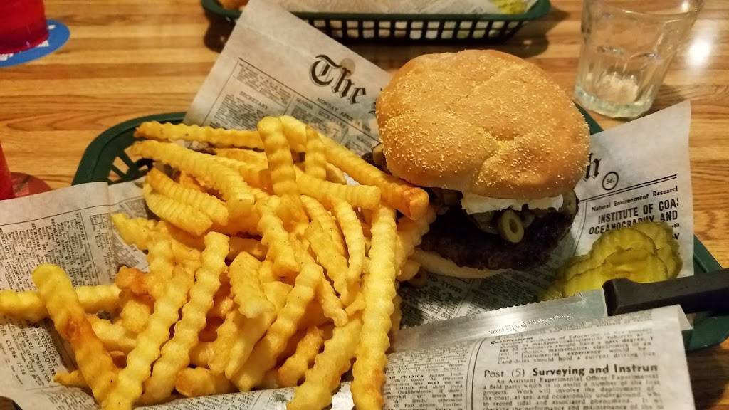 Eagles Nest | restaurant | 100 N 2nd St, Eagle Lake, MN 56024, USA | 5072579996 OR +1 507-257-9996