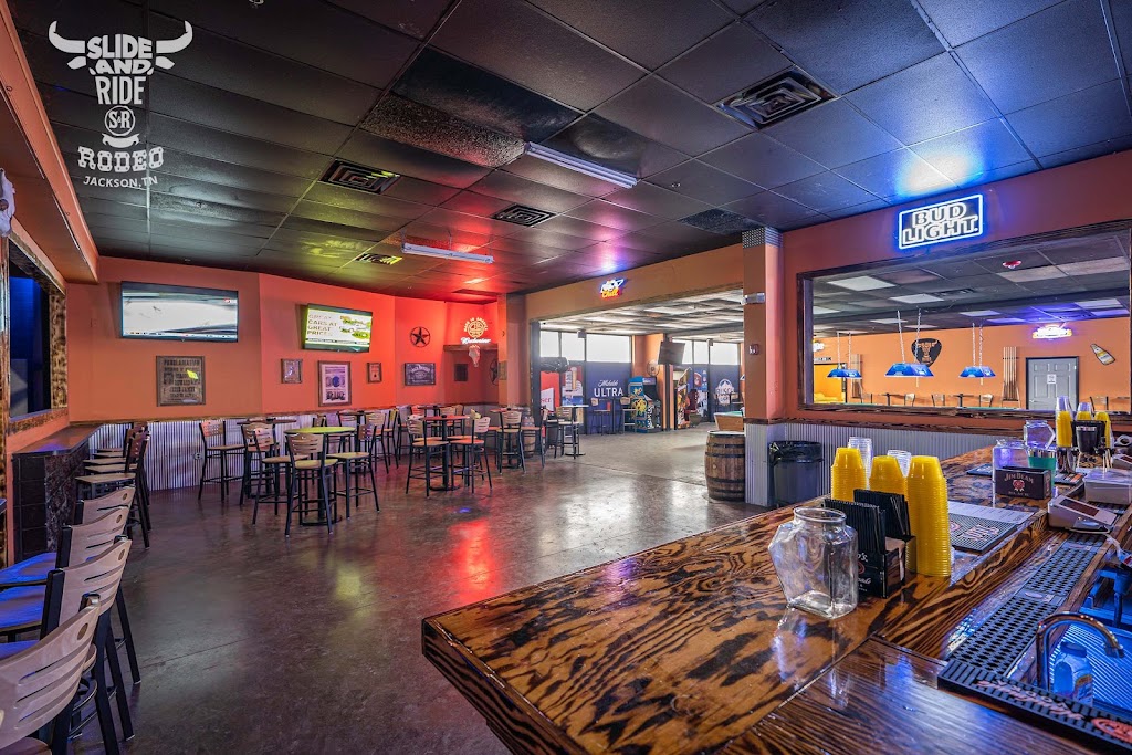 Slide & Ride Rodeo | restaurant | 45 Broadview Dr, Jackson, TN 38305, USA | 7312340421 OR +1 731-234-0421