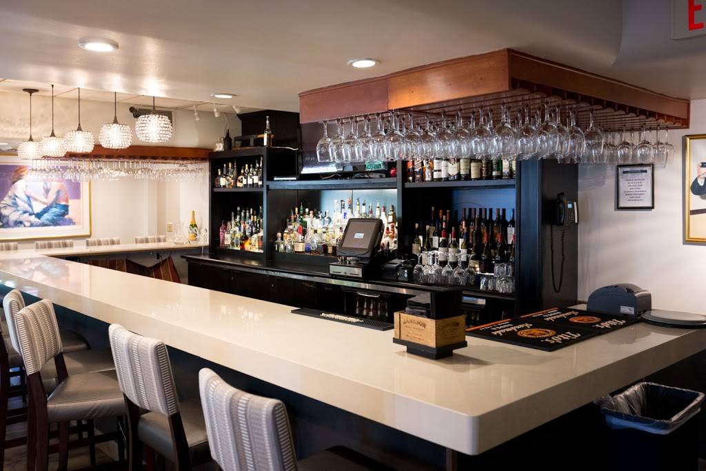 Tomasos on Camelback | restaurant | 3225 E Camelback Rd, Phoenix, AZ 85018, USA | 6029560836 OR +1 602-956-0836