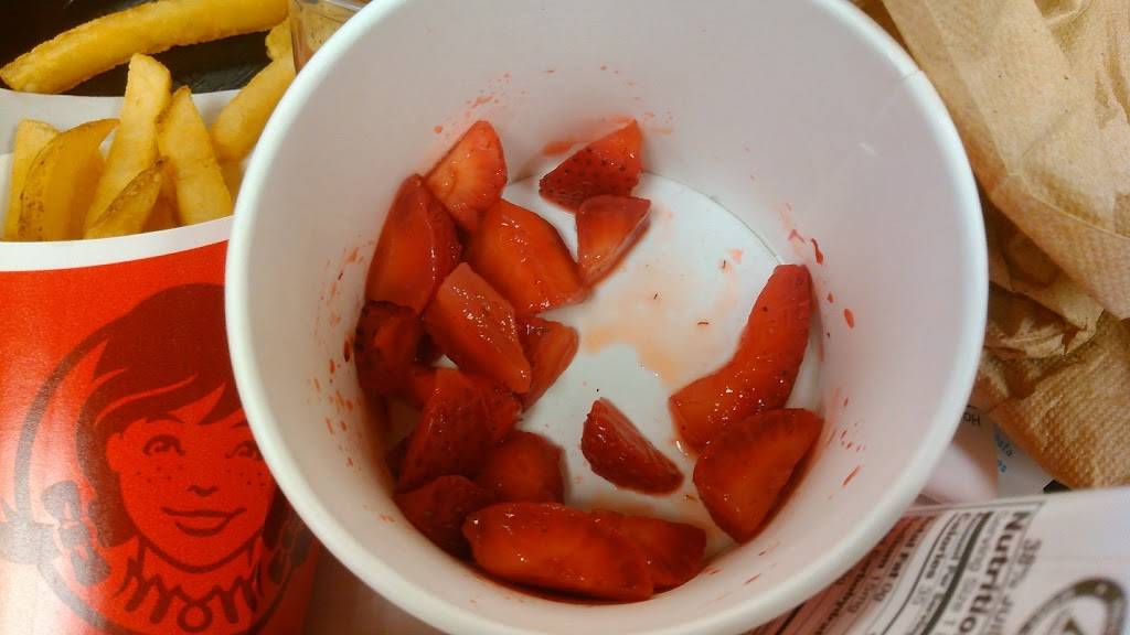 Wendys | restaurant | 6143 Walnut Grove Rd, Memphis, TN 38120, USA | 9017474707 OR +1 901-747-4707