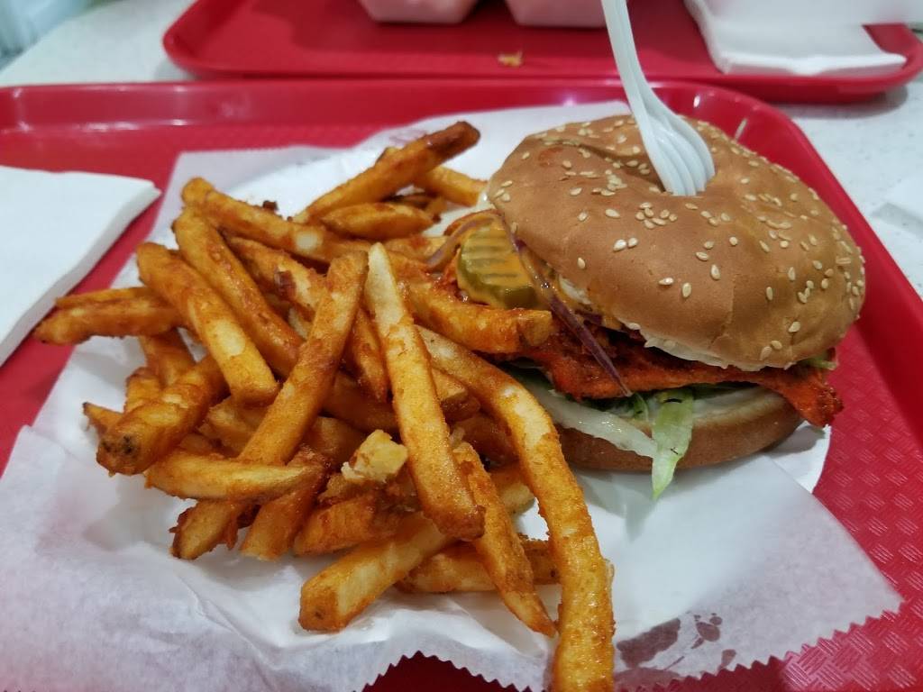 Halal Munchies | restaurant | 69-21 164th St, Fresh Meadows, NY 11365, USA | 7183800100 OR +1 718-380-0100