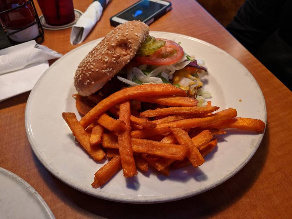 Go 4 It Sports Grill | restaurant | 10677 Northwest Hwy, Dallas, TX 75238, USA | 2142219440 OR +1 214-221-9440