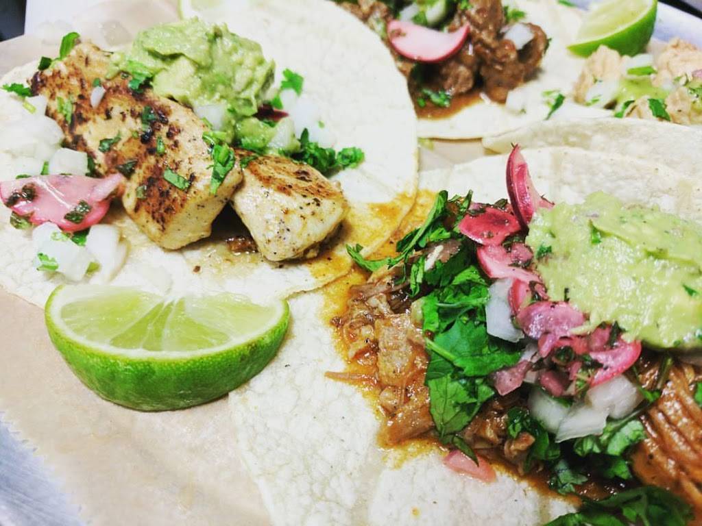 Little Lucharitos | restaurant | 487 Main Rd, Riverhead, NY 11901, USA | 6317793681 OR +1 631-779-3681