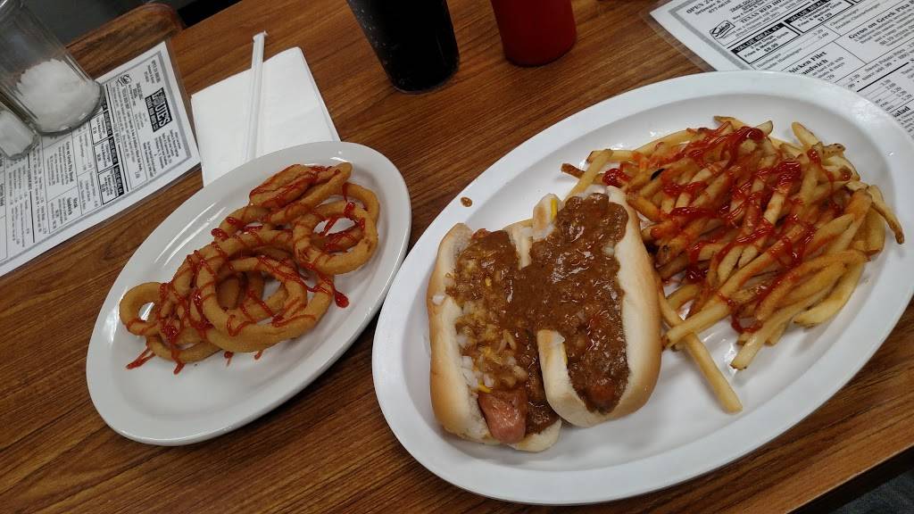 Louies Texas Red Hots | restaurant | 2350 Delaware Ave, Buffalo, NY 14213, USA | 7168776618 OR +1 716-877-6618