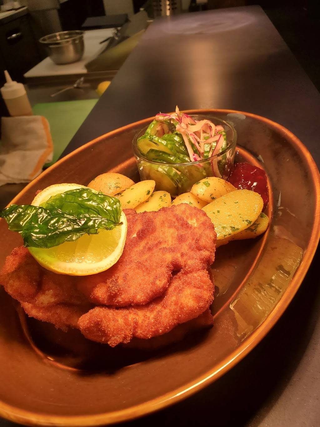 Sewickley Tavern | restaurant | 409 Beaver St, Sewickley, PA 15143, USA | 4123562332 OR +1 412-356-2332