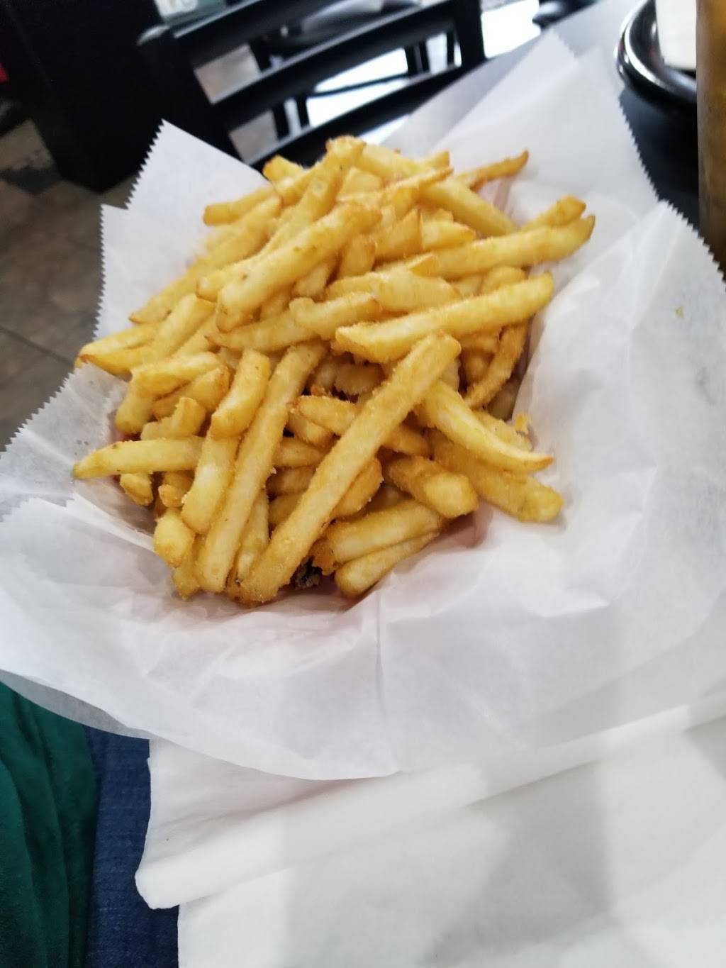 Wingman | restaurant | 3201 Mountain Rd, Pasadena, MD 21122, USA | 4104379464 OR +1 410-437-9464