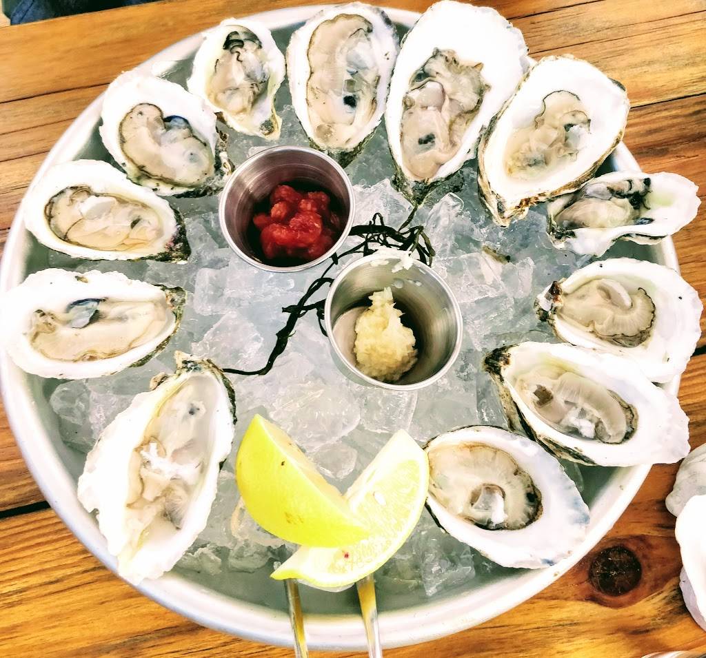 Shuck Station Raw Bar | restaurant | 68 Main St, Newcastle, ME 04553, USA | 2076820129 OR +1 207-682-0129