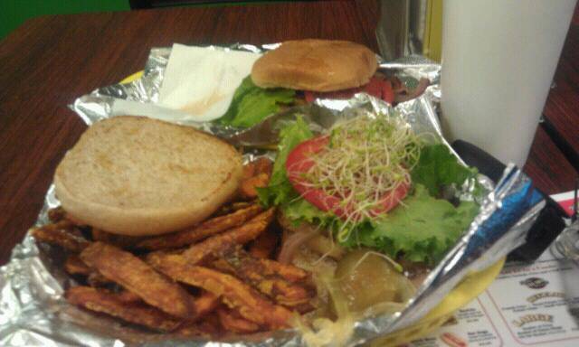 Your Burger | restaurant | 206 N Thompson Ln, Murfreesboro, TN 37129, USA | 6158908883 OR +1 615-890-8883