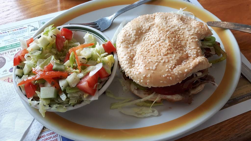 Restaurant Le Villageois | restaurant | 289 QC-323, Brébeuf, QC J0T 1B0, Canada | 8194258282 OR +1 819-425-8282