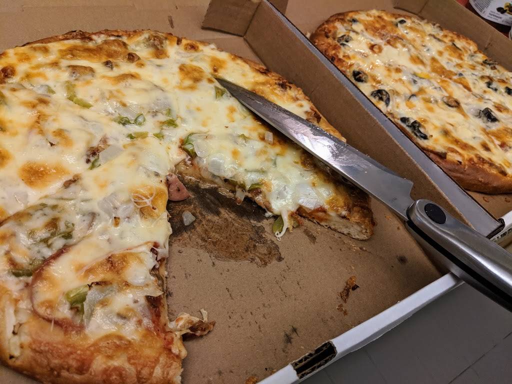 Ricardos Pizza | restaurant | 267 Bay St, Ottawa, ON K1R 5Z4, Canada | 6132331515 OR +1 613-233-1515