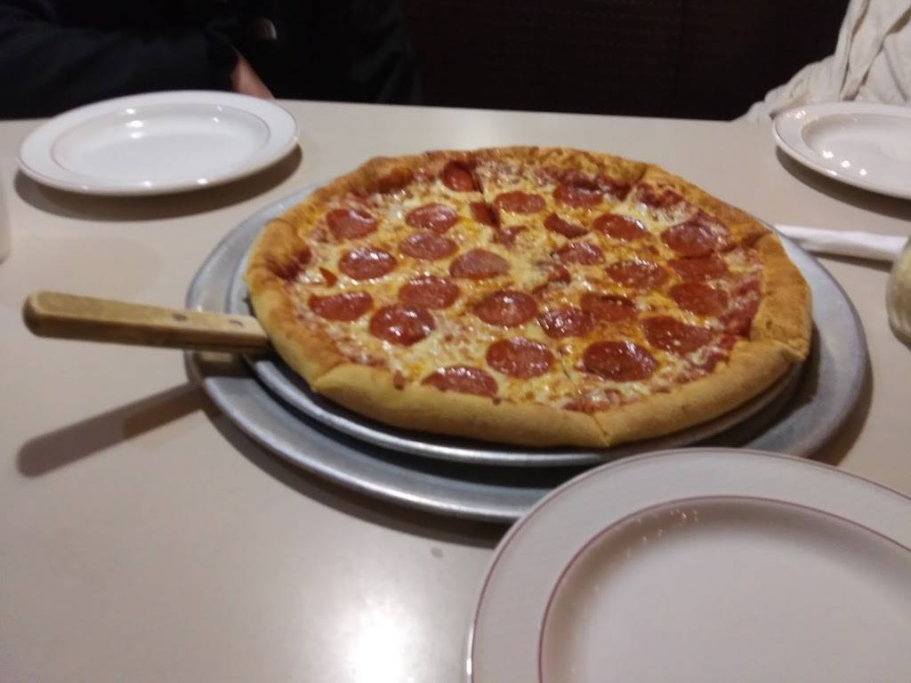 Capris Pizzeria & Family Restaurant | restaurant | 1033 Randolph St # 8, Thomasville, NC 27360, USA | 3364721425 OR +1 336-472-1425