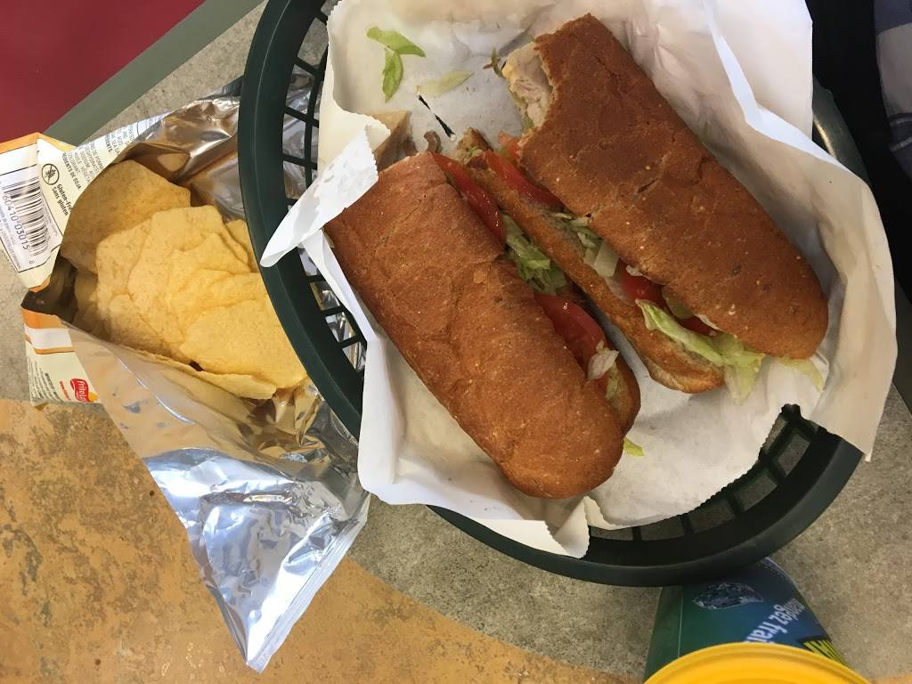 Subway | meal takeaway | 6465 Airport Rd, Mississauga, ON L4V 1R8, Canada | 9052939696 OR +1 905-293-9696