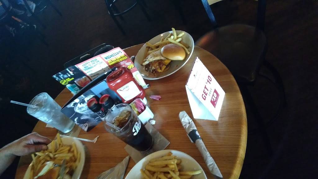 Applebees Grill + Bar | restaurant | 601 Manchester Ln, Newton, KS 67114, USA | 3162849366 OR +1 316-284-9366