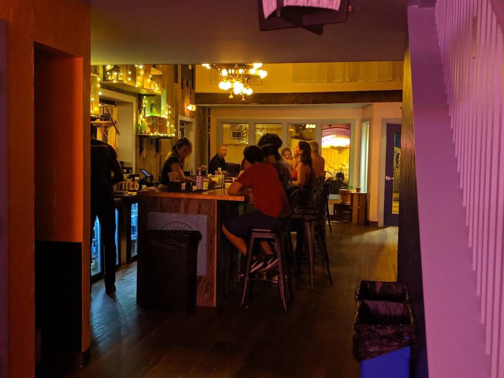 Zócalo Food Park | restaurant | 636 S 6th St, Milwaukee, WI 53204, USA | 4144339747 OR +1 414-433-9747