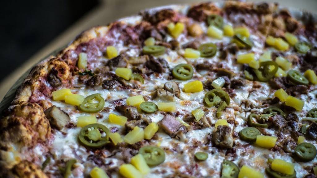 Dimos Pizza Wrigley | meal delivery | 3463 N Clark St, Chicago, IL 60657, USA | 7735254580 OR +1 773-525-4580