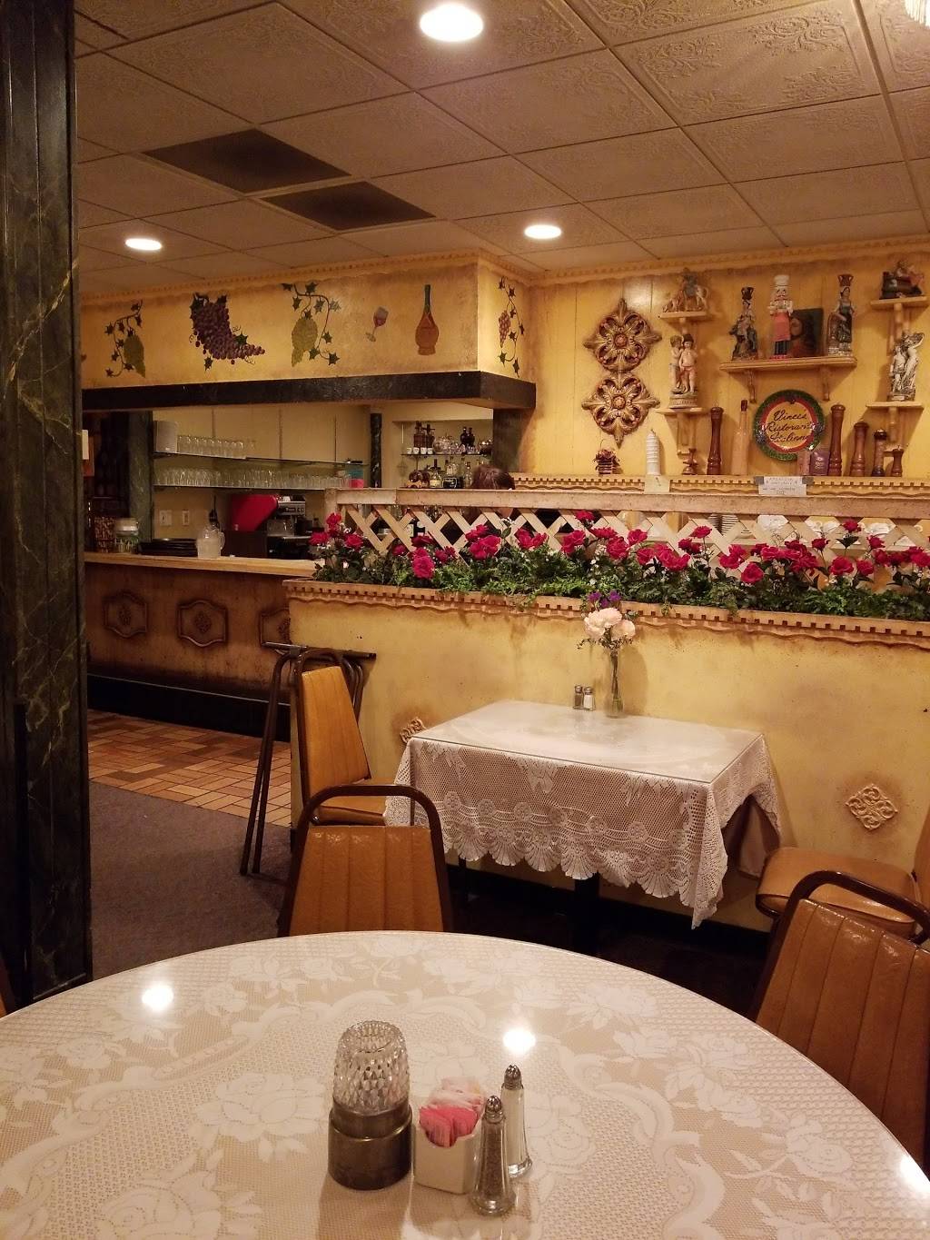 Vinces Italian Restaurant | restaurant | 1341 Springwells St, Detroit, MI 48209, USA | 3138424857 OR +1 313-842-4857