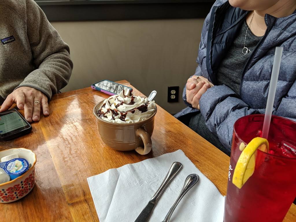 Black Bear Tavern | restaurant | 10 E Market St, Black Mountain, NC 28711, USA | 8283578470 OR +1 828-357-8470