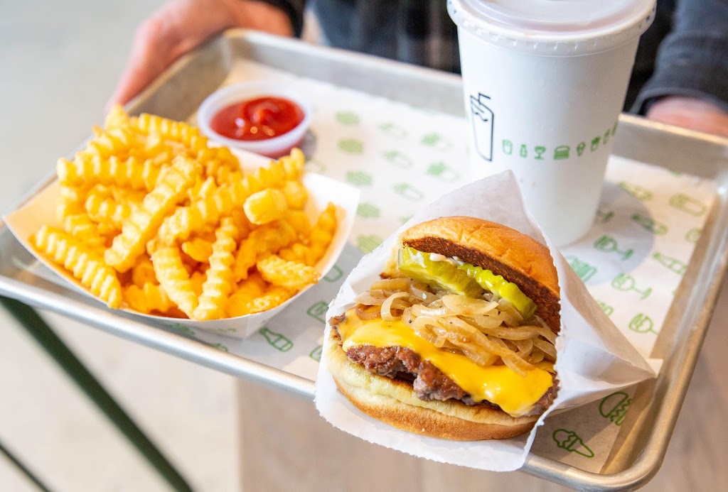 Shake Shack Silverlake | restaurant | 3903 Sunset Blvd, Los Angeles, CA 90029, USA | 3234848522 OR +1 323-484-8522