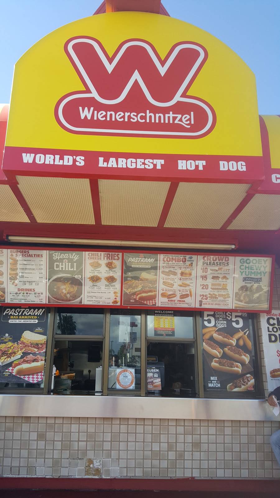 Wienerschnitzel | restaurant | 1951 Harbor Blvd, Costa Mesa, CA 92626, USA | 9496315181 OR +1 949-631-5181
