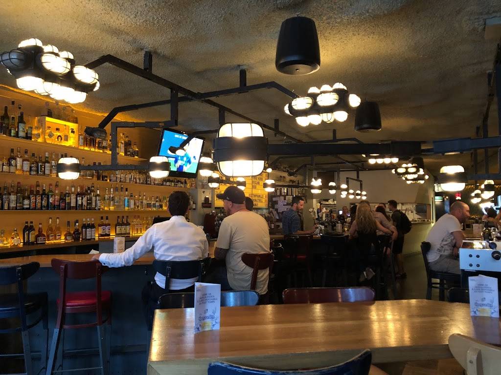 Huis Clos | restaurant | 7659 Rue Saint-Denis, Montréal, QC H2R 2E7, Canada | 5144198579 OR +1 514-419-8579