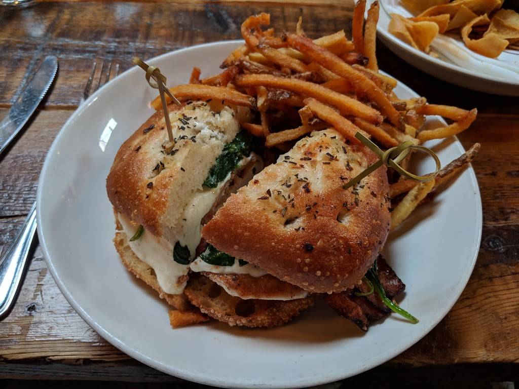 Monument Restaurant & Tavern | restaurant | 251 Main St, Boston, MA 02129, USA | 6173375191 OR +1 617-337-5191