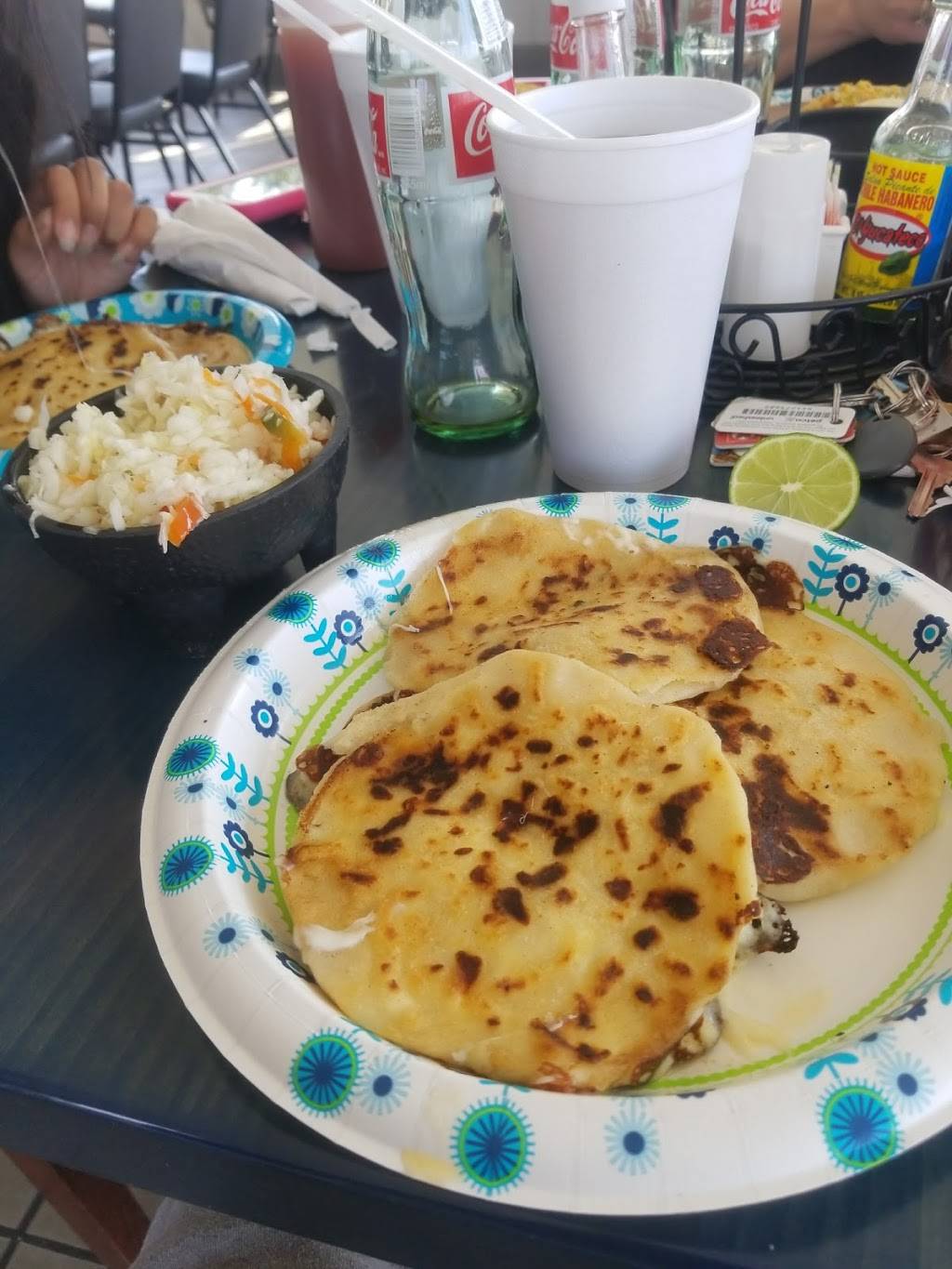 Restaurant y Pupuseria La Salvadoreña | restaurant | 5410 W 34th St, Indianapolis, IN 46224, USA | 3173881707 OR +1 317-388-1707