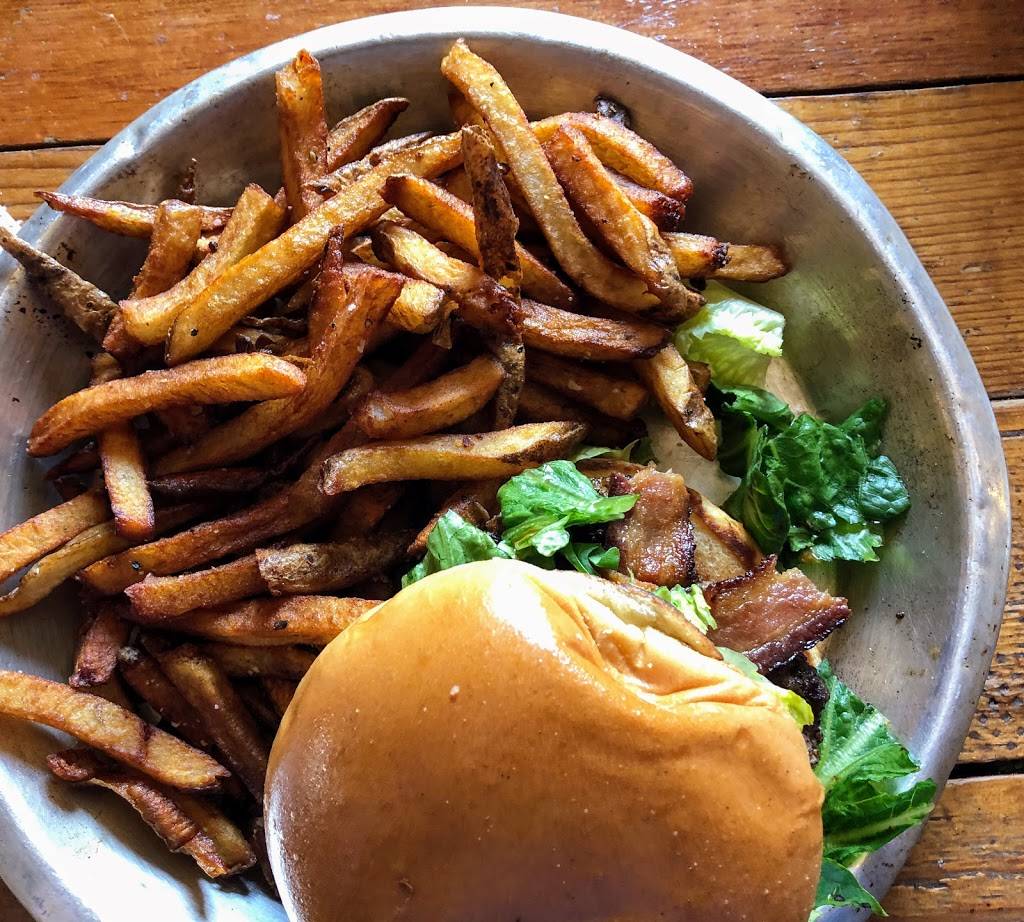 Kermits Outlaw Kitchen | restaurant | 124 Main St, Tupelo, MS 38804, USA | 6626206622 OR +1 662-620-6622