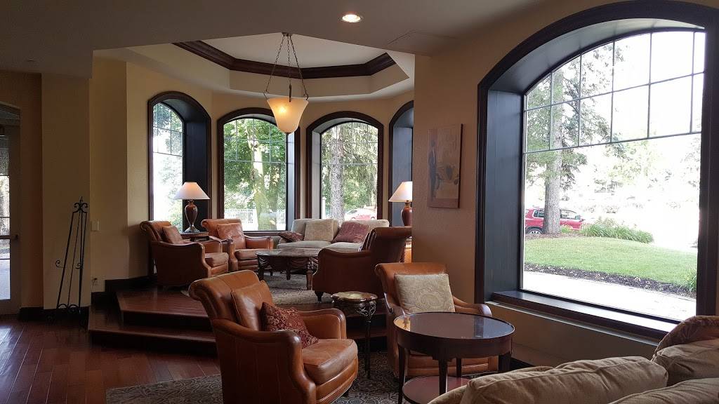 Lolas On the Lake | restaurant | 101 Osthoff Ave, Elkhart Lake, WI 53020, USA | 9208765840 OR +1 920-876-5840