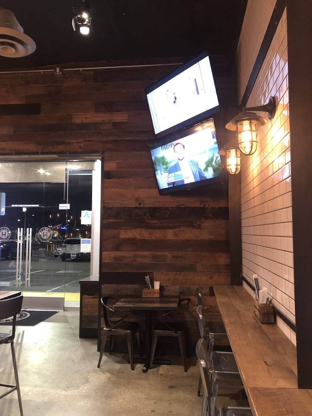 Hiccups | restaurant | 15545 Whittier Blvd, Whittier, CA 90603, USA | 5622033088 OR +1 562-203-3088