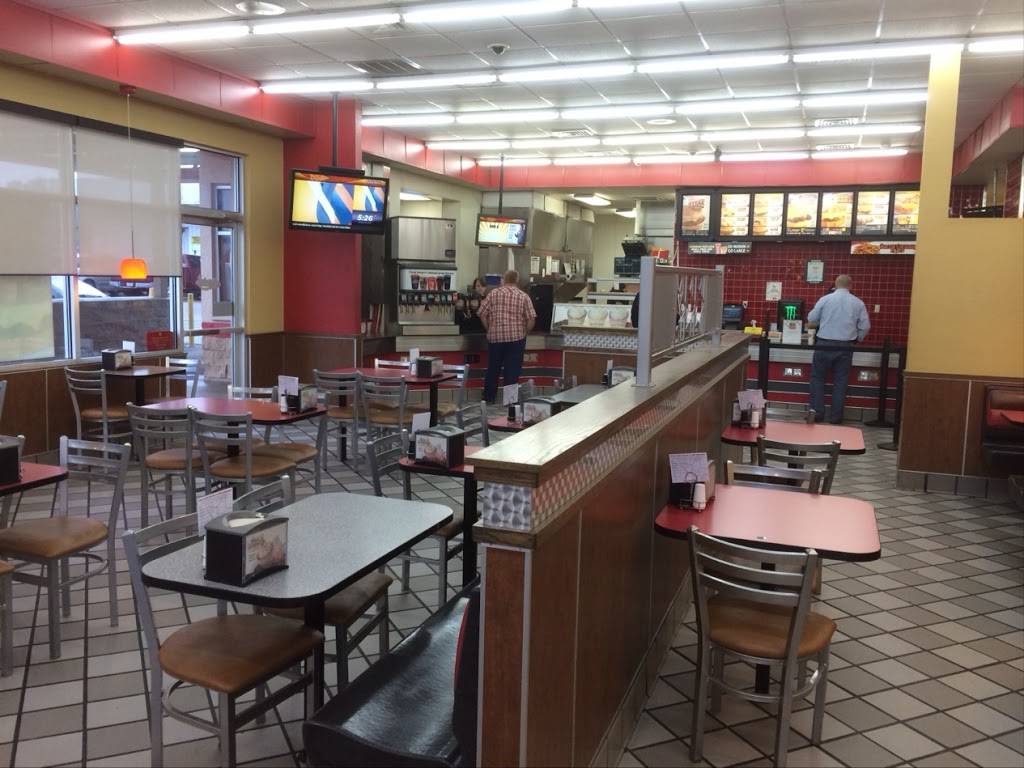 Hardees | restaurant | 43 E C 470, Lake Panasoffkee, FL 33538, USA | 3527931111 OR +1 352-793-1111