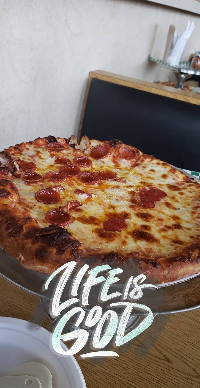 Holiday Pizza | restaurant | 42490 Van Dyke Ave, Sterling Heights, MI 48314, USA | 5867393600 OR +1 586-739-3600