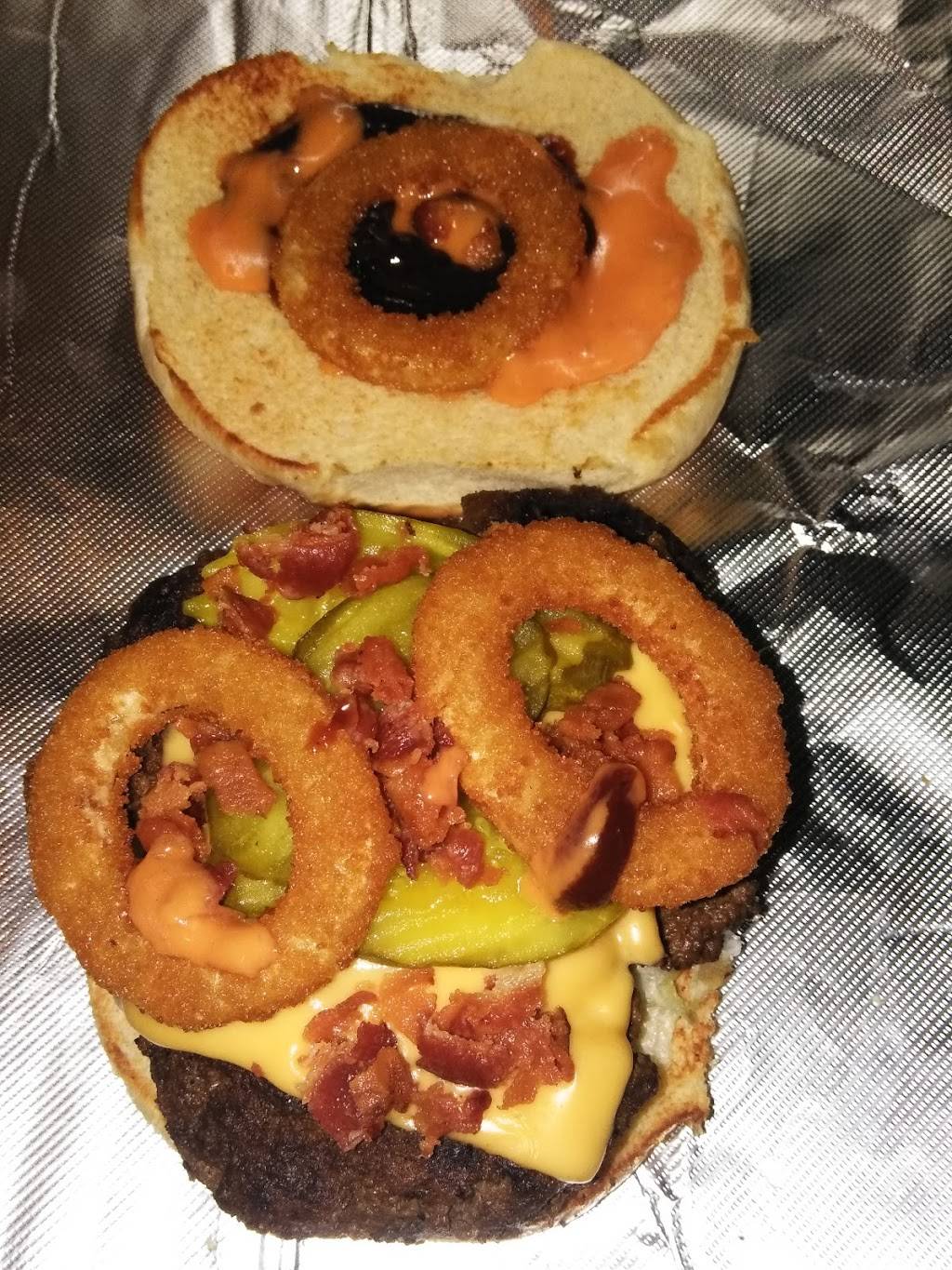 Burger World | restaurant | 105 N 42nd St, East St Louis, IL 62207, USA | 6186469060 OR +1 618-646-9060