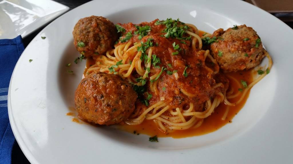 Cicciottis Trattoria Italiana & Seafood | restaurant | 1933 San Elijo Ave, Cardiff, CA 92007, USA | 7606342335 OR +1 760-634-2335