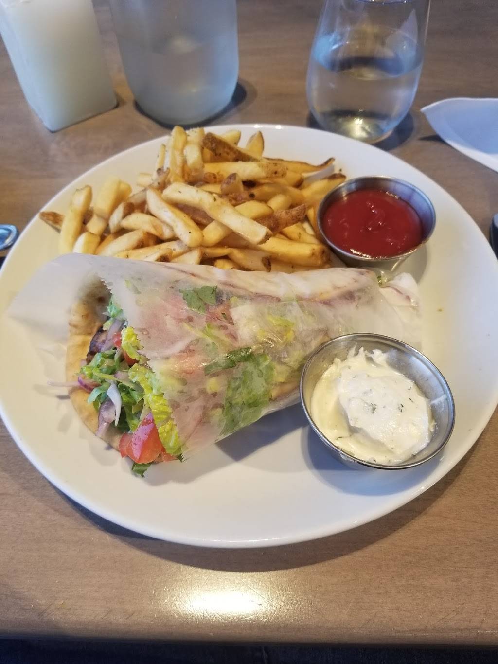 Ara Greek Kitchen & Bar | restaurant | 2, Henry St, Commack, NY 11725, USA | 6313608336 OR +1 631-360-8336