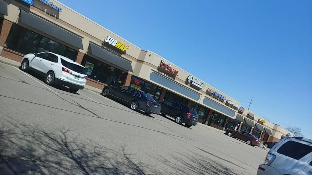 Subway | restaurant | 2052 Auburn Rd, Rochester Hills, MI 48309, USA | 2488537145 OR +1 248-853-7145