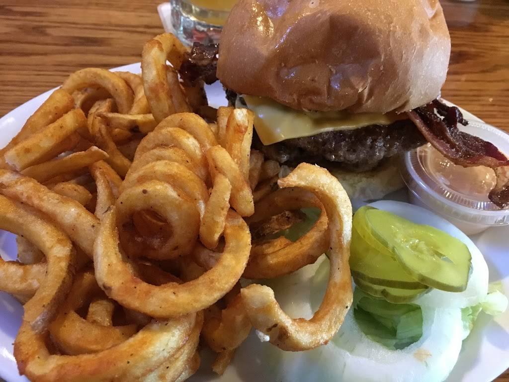 Lynchs Mainstreet Bar & Grill | restaurant | 336 Main St, Rockwell City, IA 50579, USA | 7122975521 OR +1 712-297-5521