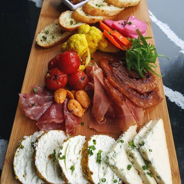 Escape Restaurant Bar | restaurant | 1023 Park St, Jacksonville, FL 32204, USA | 9048013899 OR +1 904-801-3899