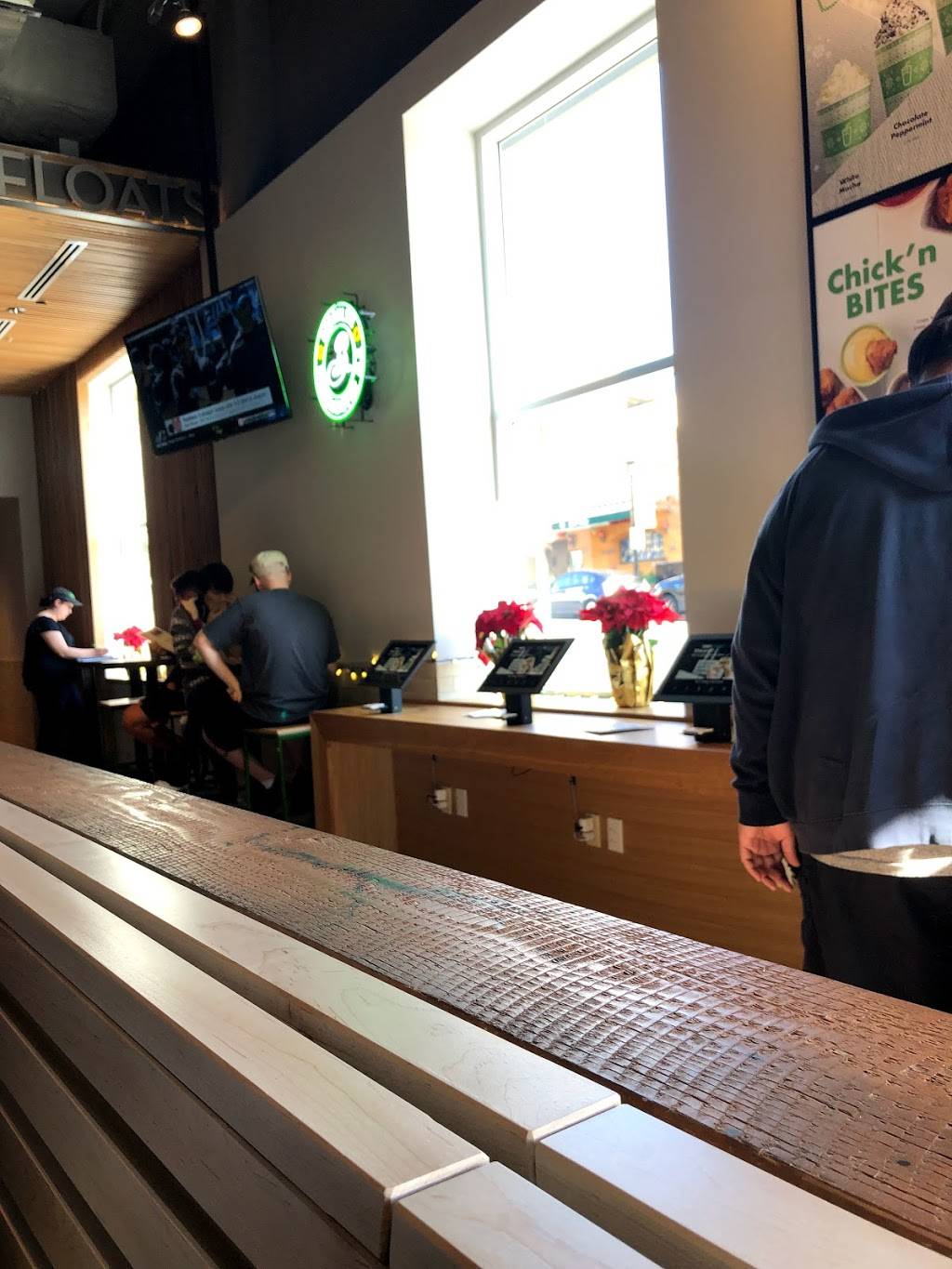 Shake Shack | restaurant | 200 N San Fernando Blvd, Burbank, CA 91502, USA | 7473333040 OR +1 747-333-3040