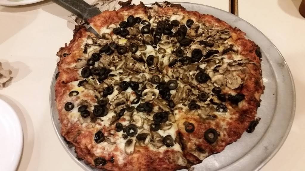 Round Table Pizza | meal delivery | 4098 East Ave, Livermore, CA 94550, USA | 9254432700 OR +1 925-443-2700