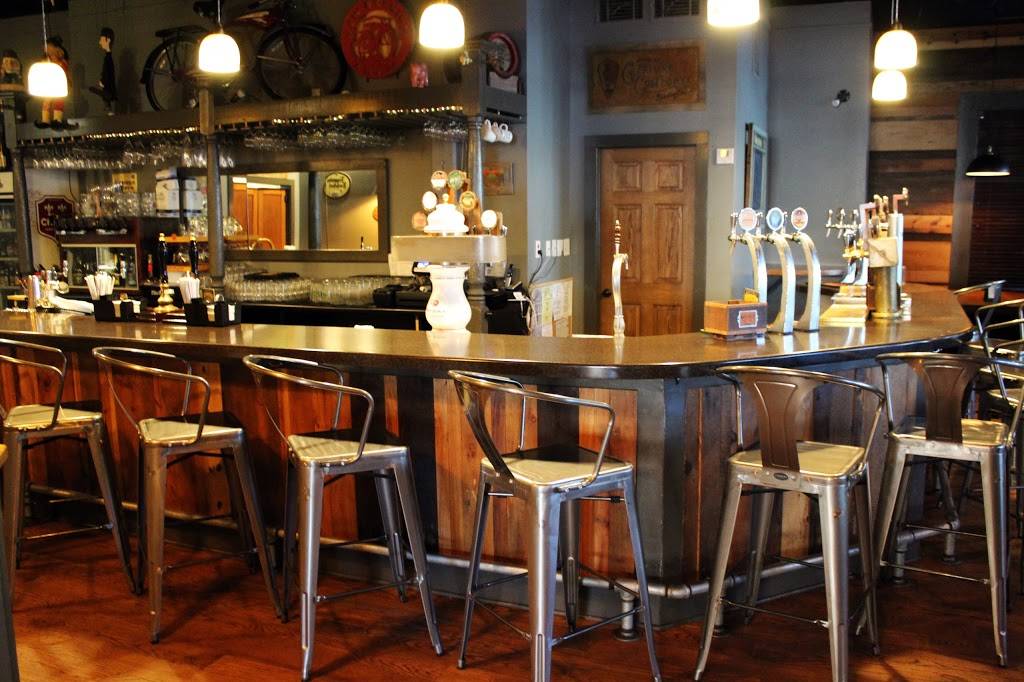 Trappeze Pub | restaurant | 269 N Hull St, Athens, GA 30601, USA | 7065438997 OR +1 706-543-8997