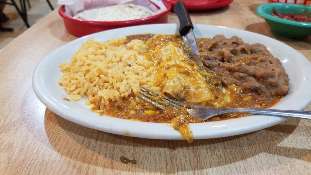 La Tapatia Restaurant | restaurant | 420 S San Patricio St, Sinton, TX 78387, USA | 3613641691 OR +1 361-364-1691