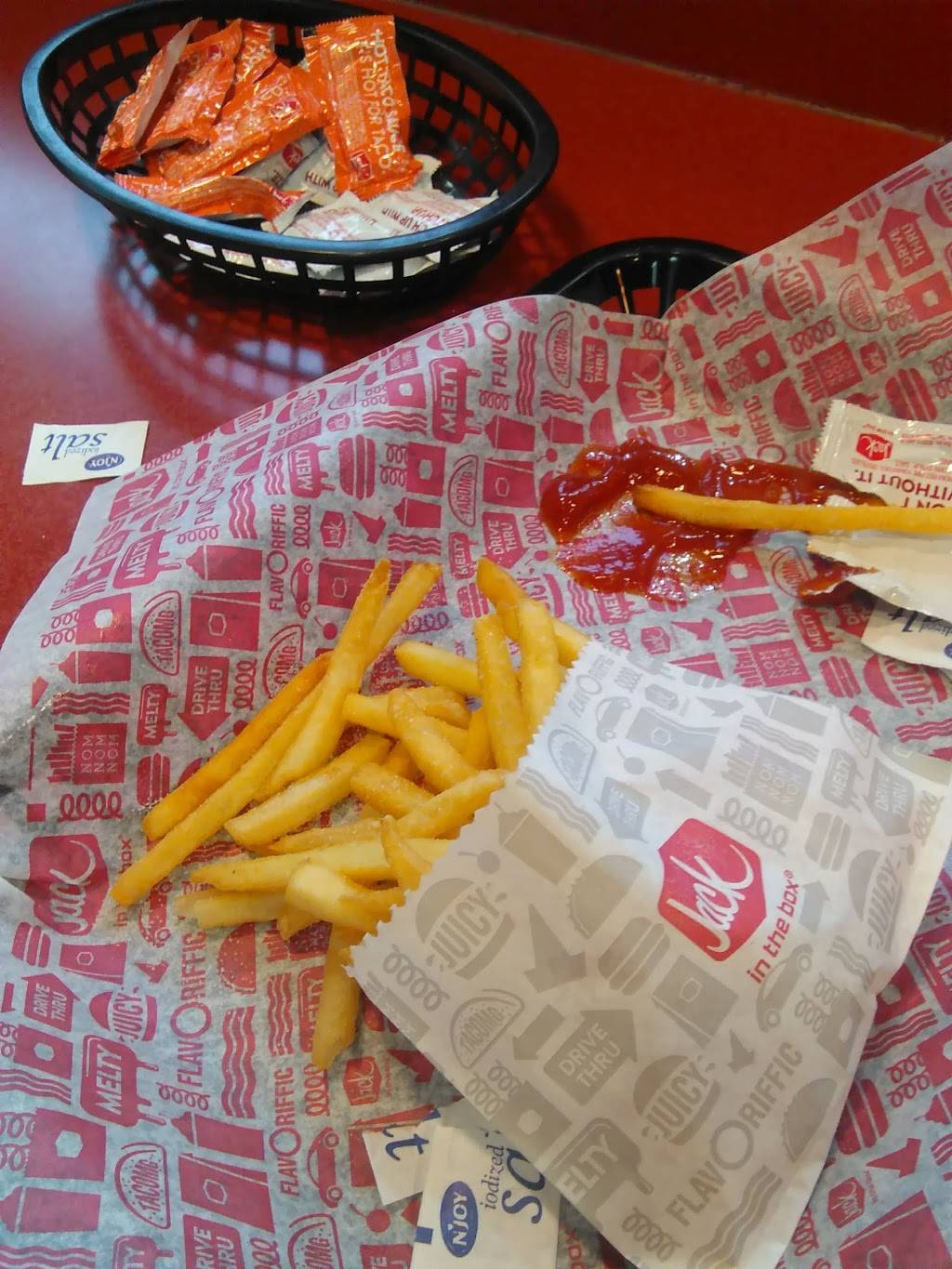 Jack in the Box | restaurant | 17243 CA-1, Huntington Beach, CA 92649, USA | 5625921465 OR +1 562-592-1465