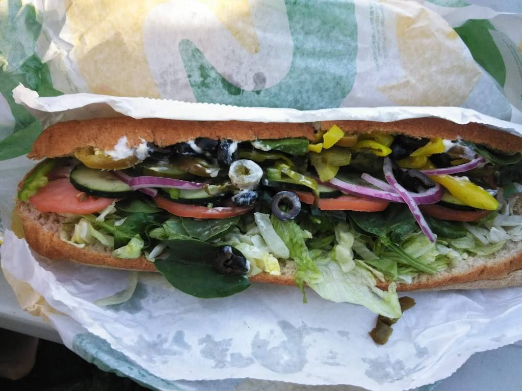Subway Restaurants | restaurant | 3708, 562 W Holt Blvd, Ontario, CA 91762, USA | 9099885009 OR +1 909-988-5009