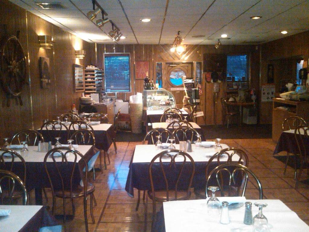 Allettos Restaurant | restaurant | 218 E Montauk Hwy, Lindenhurst, NY 11757, USA | 6312269205 OR +1 631-226-9205