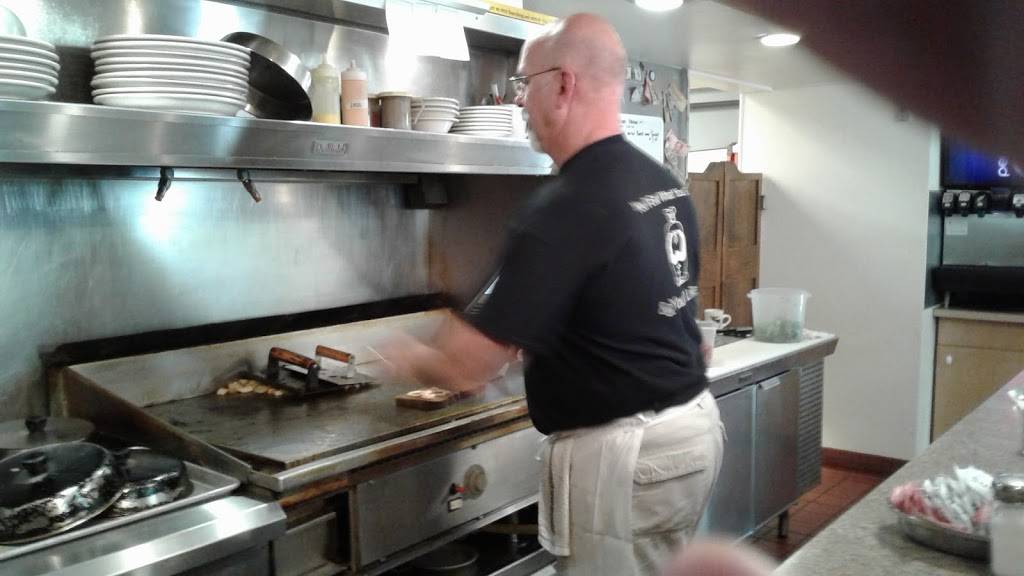 Willies Rear | restaurant | 1315 W South Airport Rd, Traverse City, MI 49686, USA | 2314215506 OR +1 231-421-5506